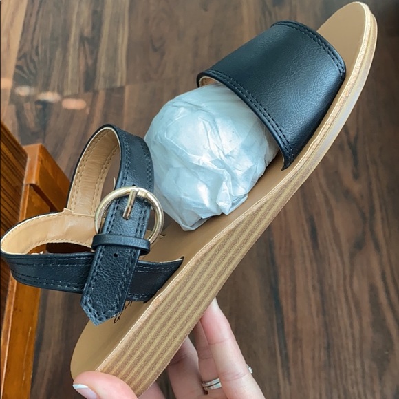 Flats - Picture 1 of 2